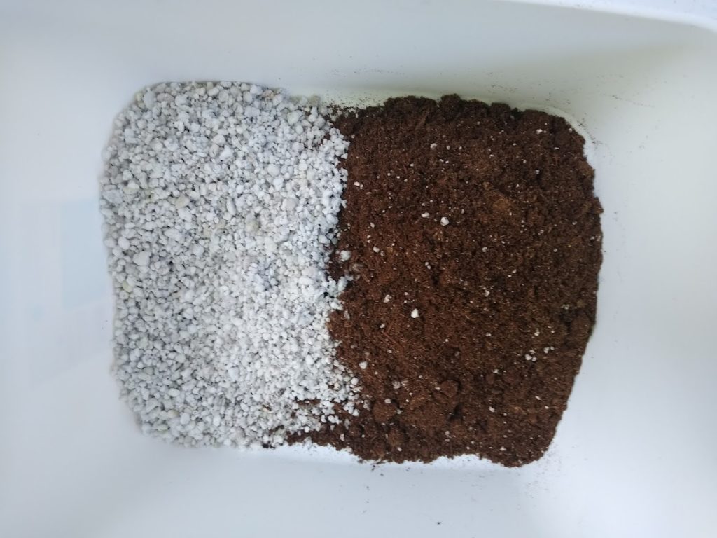 Propagation soil mixture for rooting cuttings